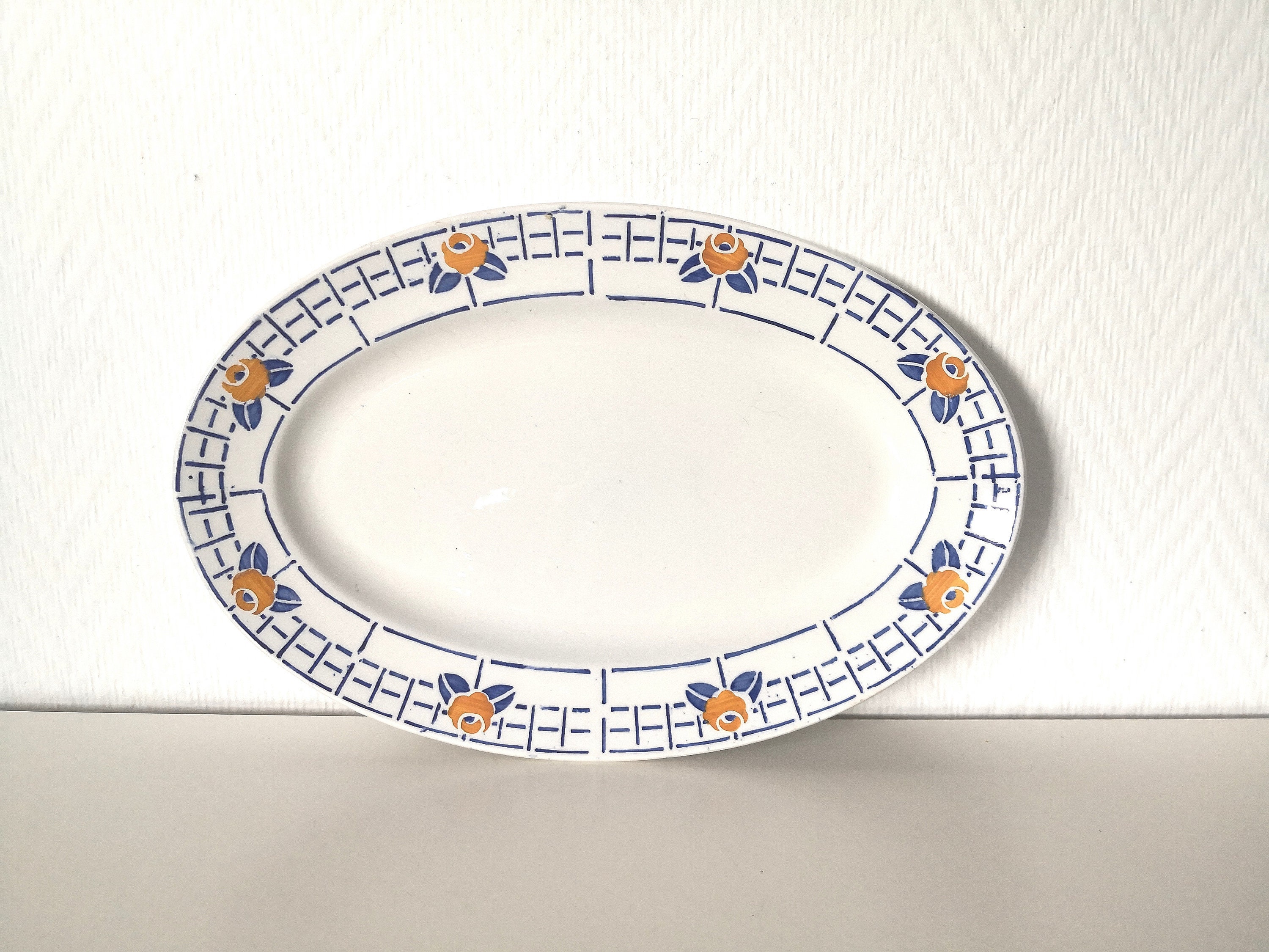 Plat de Service Ovale/Blanc avec Fleurs Jaunes et Bleus /Céramique Anciennes/ Sarreguemines/Modèle R