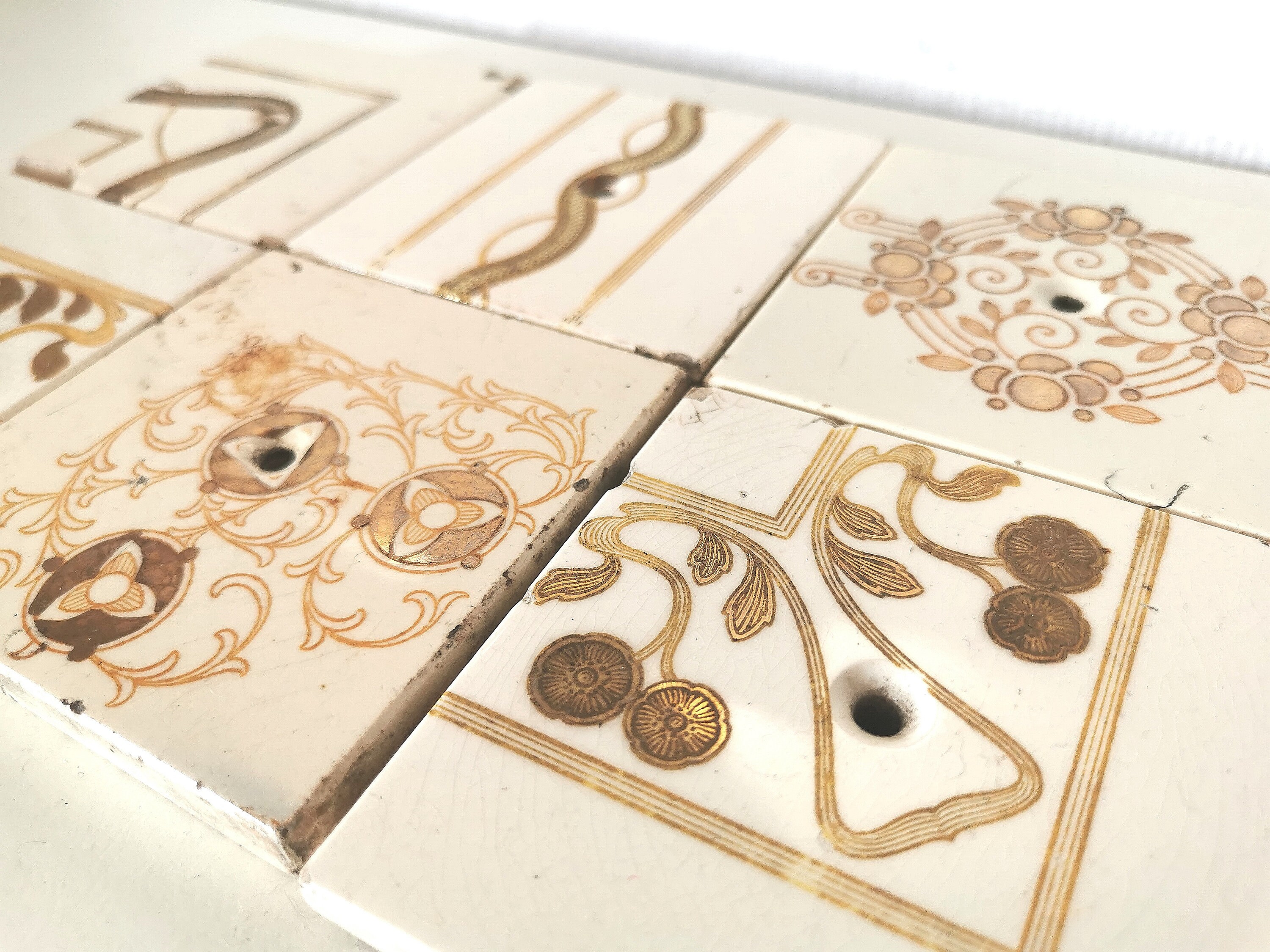 Tuile Céramique/Ancienne /Percé Au Centre/Carreau à Visser /Mosaïque/Blanc/Motif Fleur/Beige/19 Ème 