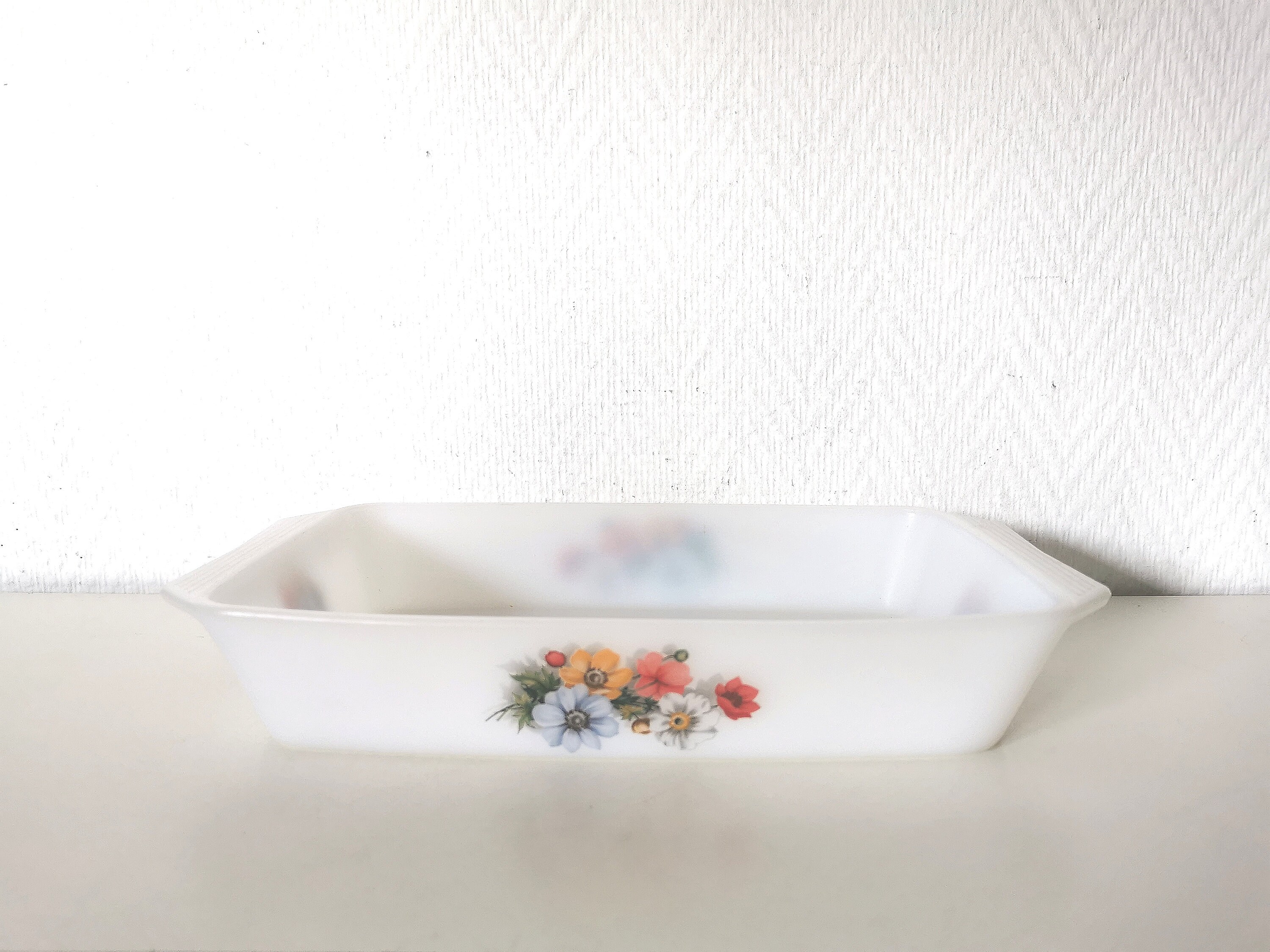 Plat à Gratin /Rectangle/Arcopal Motif Fleurs Opaline Blanche Français Vintage
