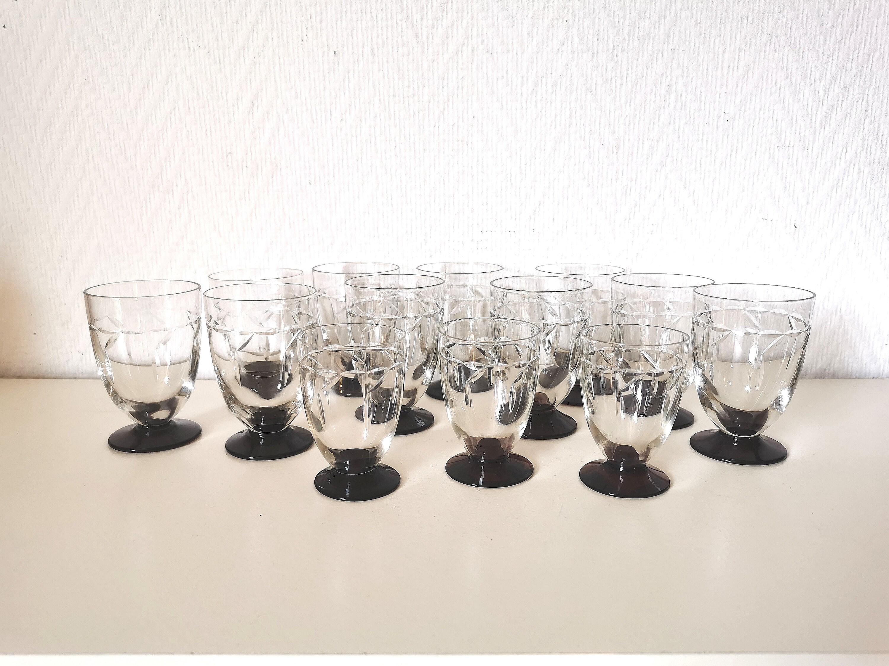 Ensemble de 10 Verres/ à Vin/ Vin Cuit /Art Déco /En Verre Transparent/ Gravé et Noir/ Fabrication A