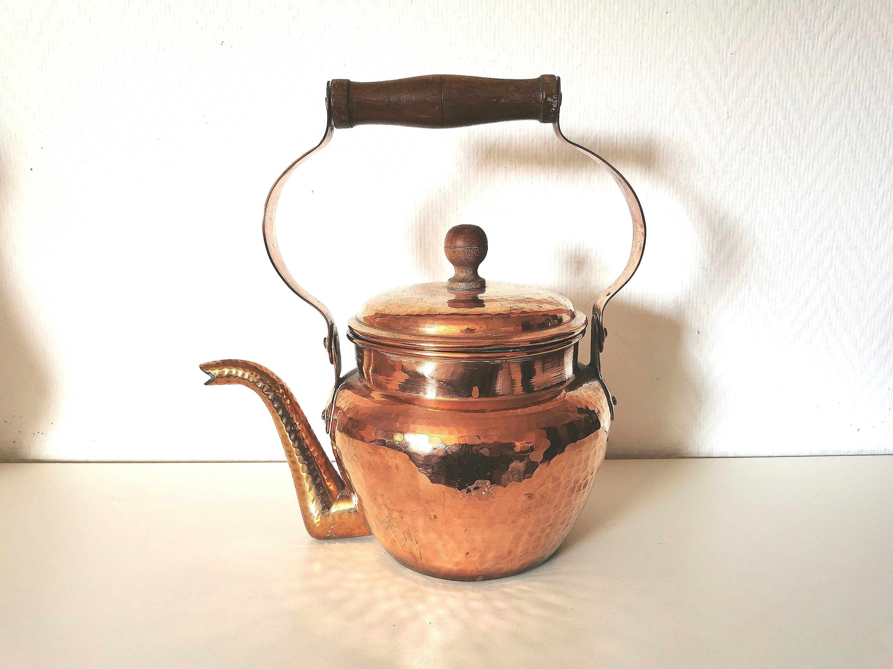 Bouilloire/Théière/Cafetière /En Cuivre /Martelé/Manche en Bois/Cuisine Rustique/Français Vintage