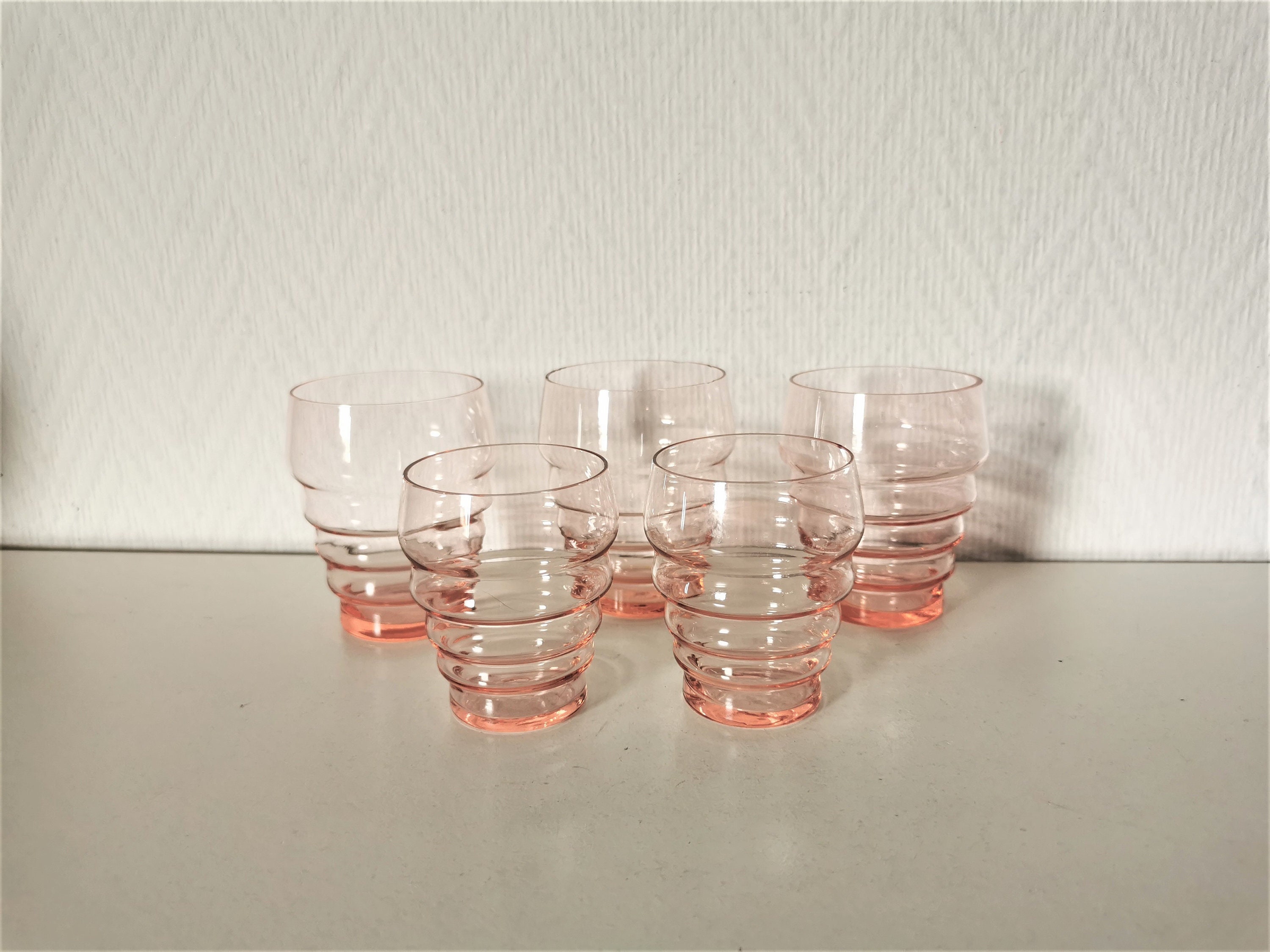 Ensemble de 5 Verres/ Vin/ Eau/Digestif/Liqueur/ Verre Soufflé Rose/Art Déco/ Français Vintage