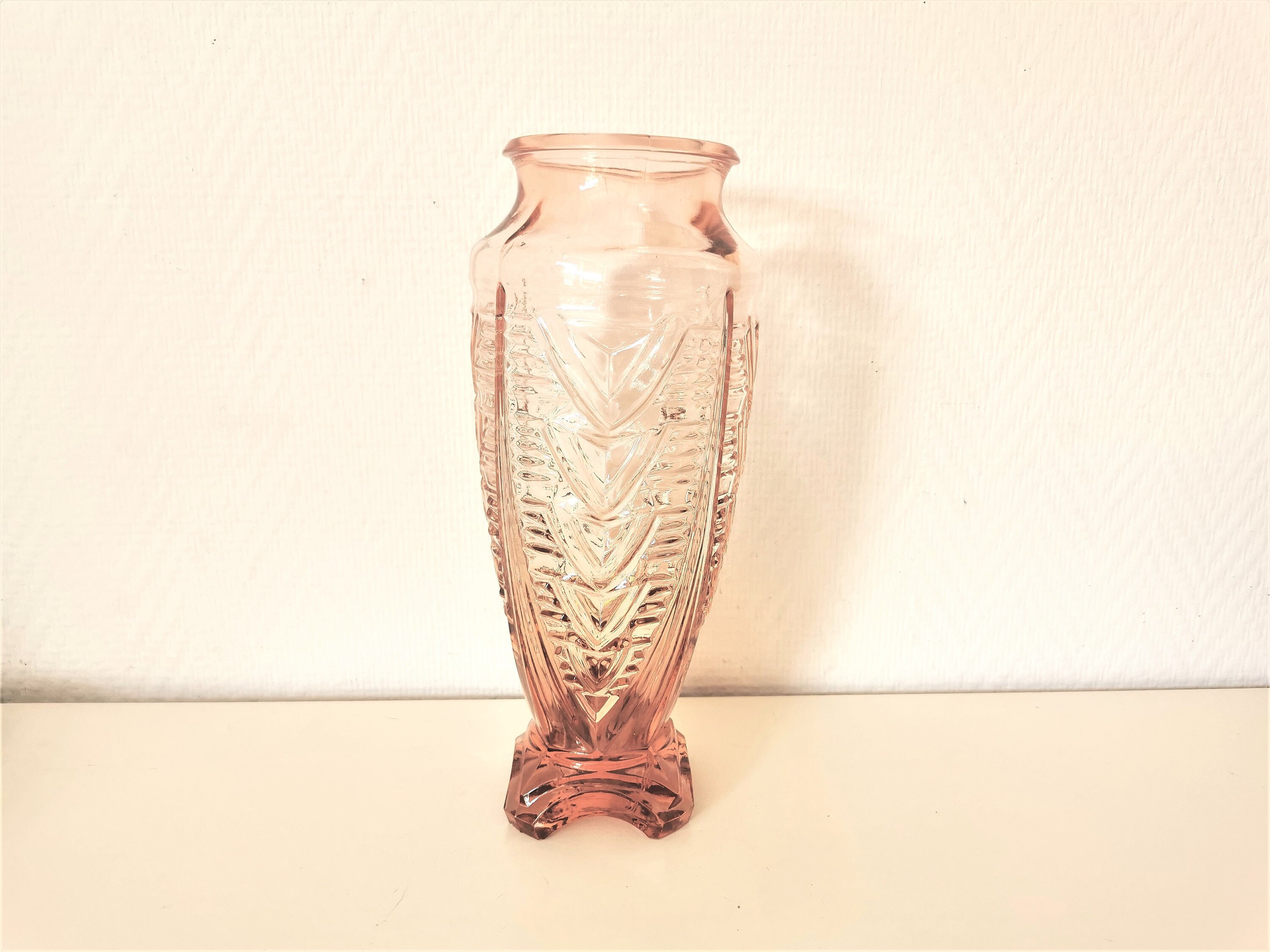 Vase en Verre Rose/Art Déco /Verre Moulé/ Français Vintage/Années 50