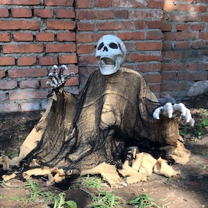 The Night Creeper Life Size Outdoor Halloween Grave Yard Skeleton image 1