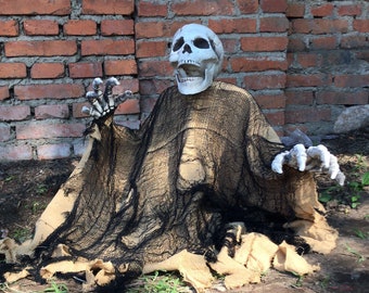 The "Night Creeper"  Life Size Outdoor Halloween Grave Yard Skeleton