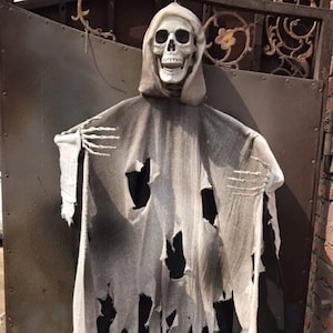 The "Crypt Keeper" 6 foot Hanging Haunted Halloween Posable Skeletons "The Catacomb Collection"