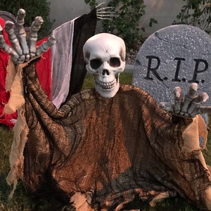 The Night Creeper Life Size Outdoor Halloween Grave Yard Skeleton image 3