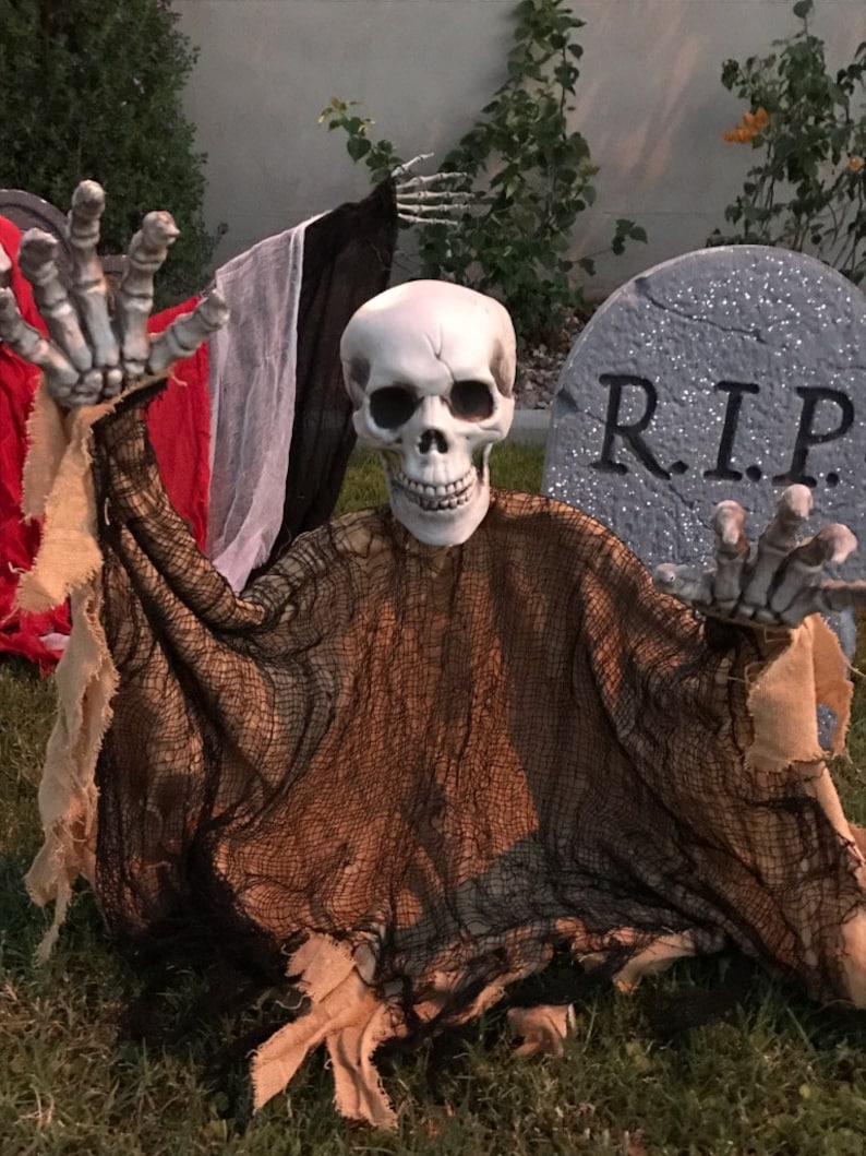 The Night Creeper Life Size Outdoor Halloween Grave Yard Skeleton image 3