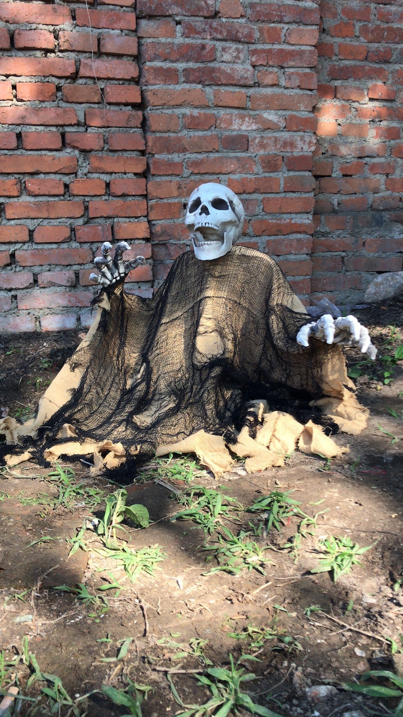 The Night Creeper Life Size Outdoor Halloween Grave Yard Skeleton image 1