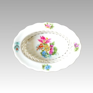 驚きの価格が実現！ ドレスデン 花柄 手描きの高級磁器 透かし彫りバスケットボウル 工芸品