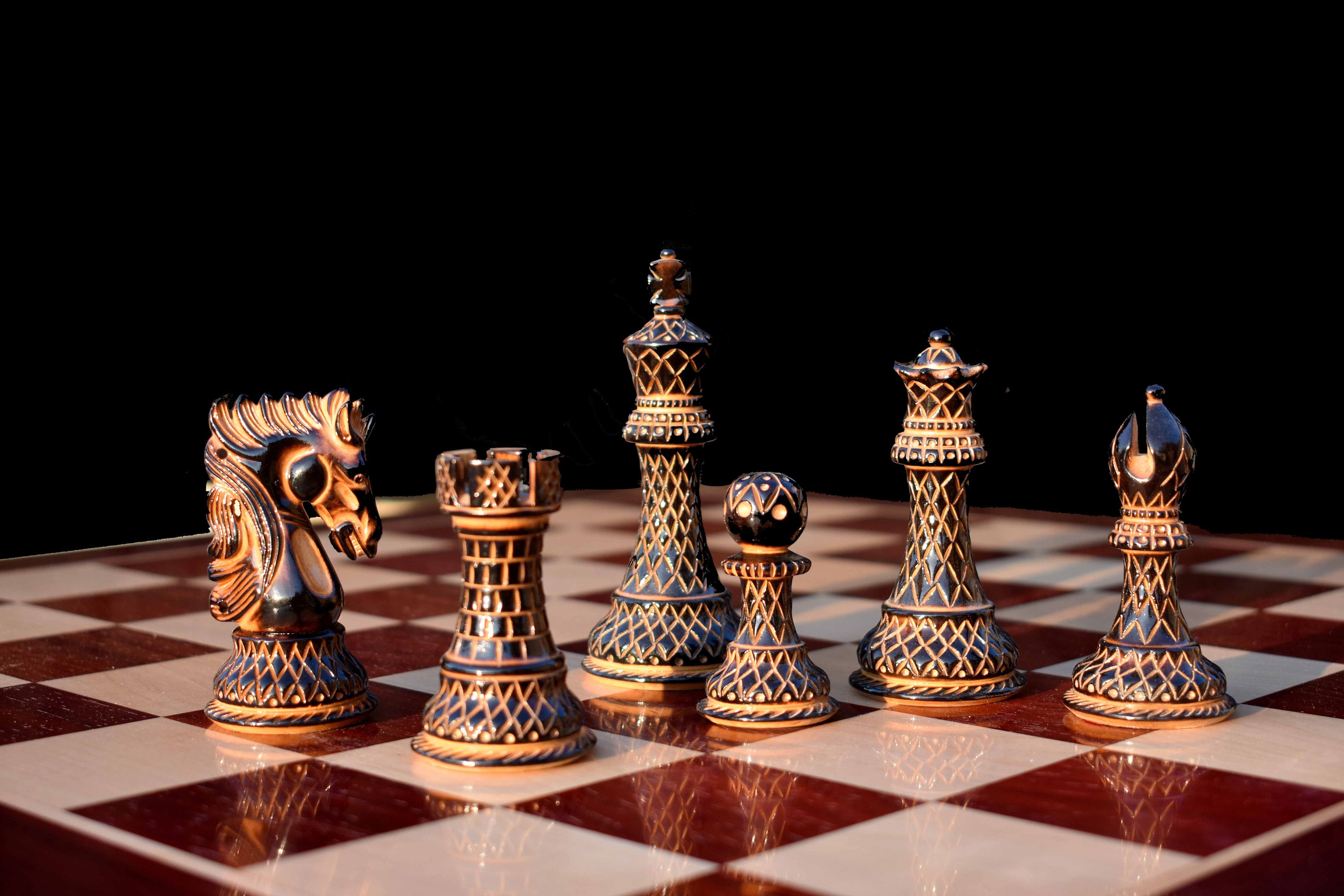 Parker Staunton Chess Set in Burnt Boxwood & Boxwood - 3.75 King