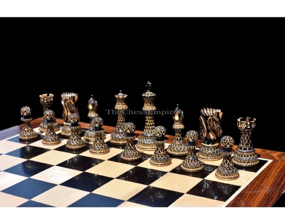 Parker Staunton Chess Set Burnt Boxwood Pieces with The Queen's