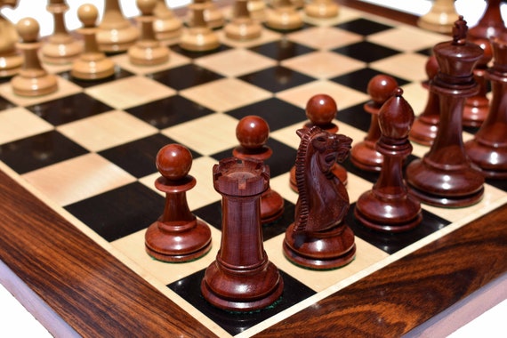 Queens Gambit Series Complete Chess Set Boxwood & Ebony 