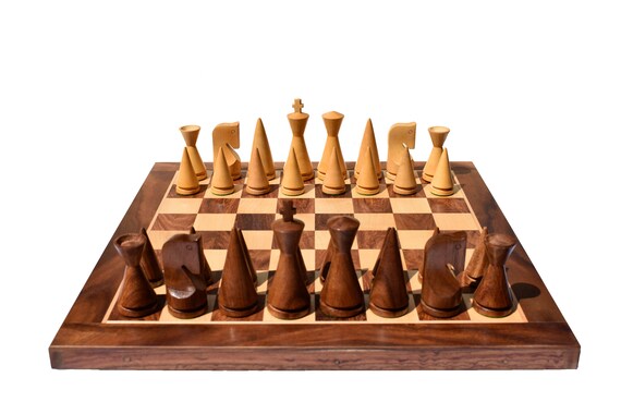 The Kings Bridle Series Complete Chess Set Boxwood & Sheesham 