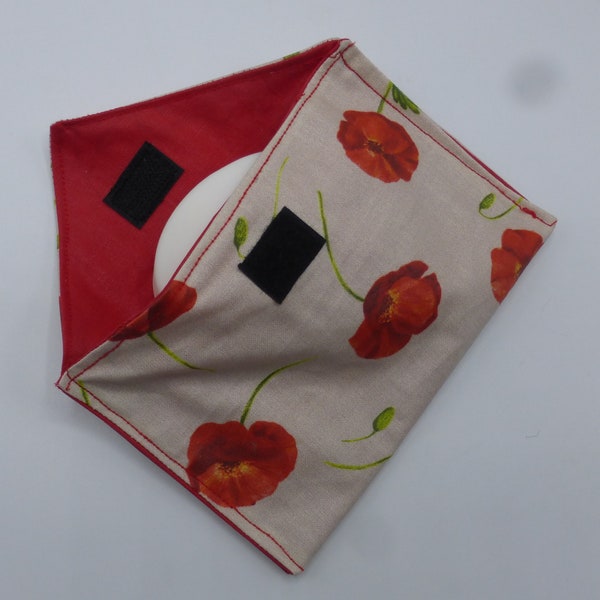 Pochette à savon doublée fleurs coquelicots rouges et beige en coton enduit