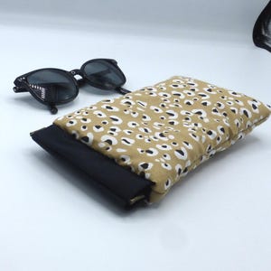 Beige luipaardvacht fleece katoenen brillenkoker