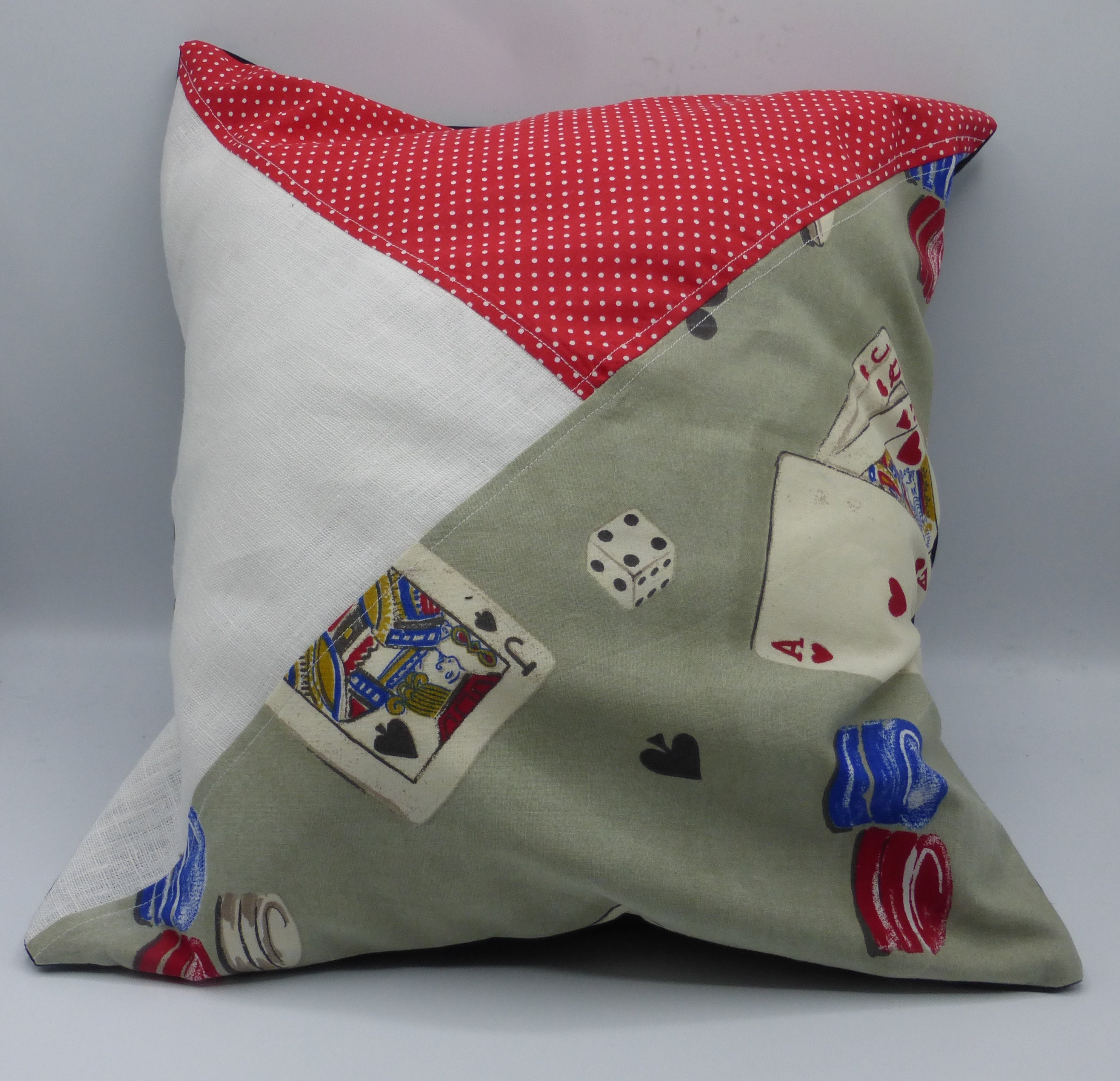 Housse de Coussin Jeu Cartes Poker Belote Gris Rouge et Noir en Coton