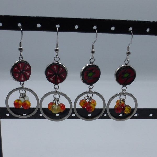 boucles d'oreilles pendantes en pâte polymère rouge fleurs de cerisier sakura coquelicot 2 motifs