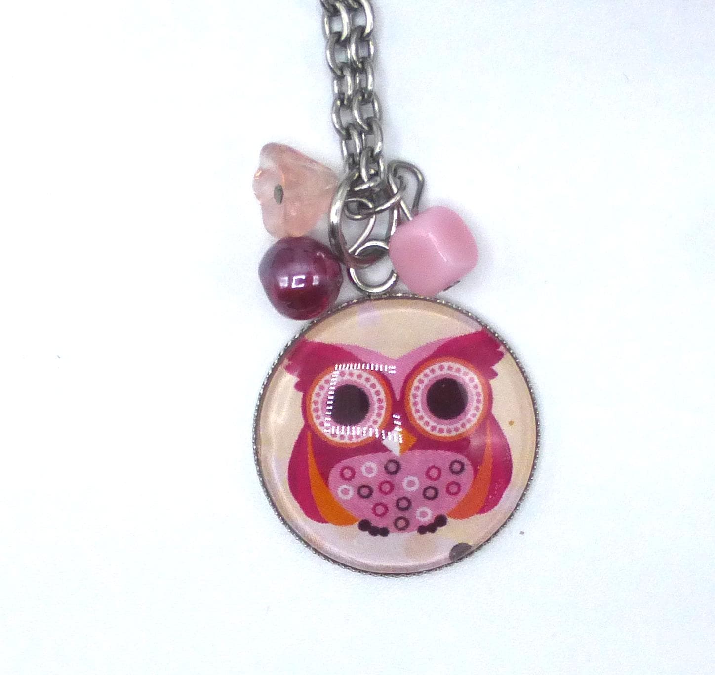 Pendentif rond chouette hibou rose fuchsia en cabochon en verre et acier inoxydable