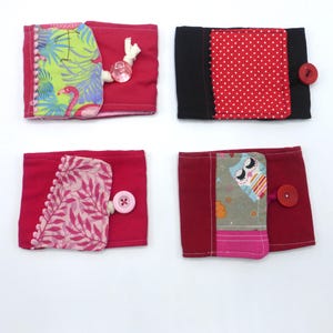 Funda de chequera horizontal alargada en rosa fucsia, rojo, búho, lunares, flamenco y hoja de algodón.