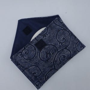 Sacchetto per sapone rivestito in cotone blu navy e bianco con fodera in foglia