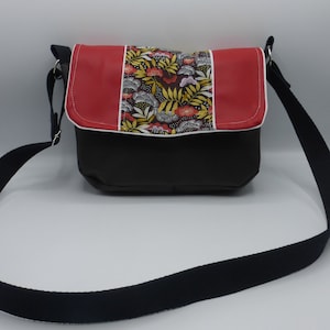 sac à bandoulière rouge marron chocolat blanc fleurs japonaises en coton et simili cuir petit format