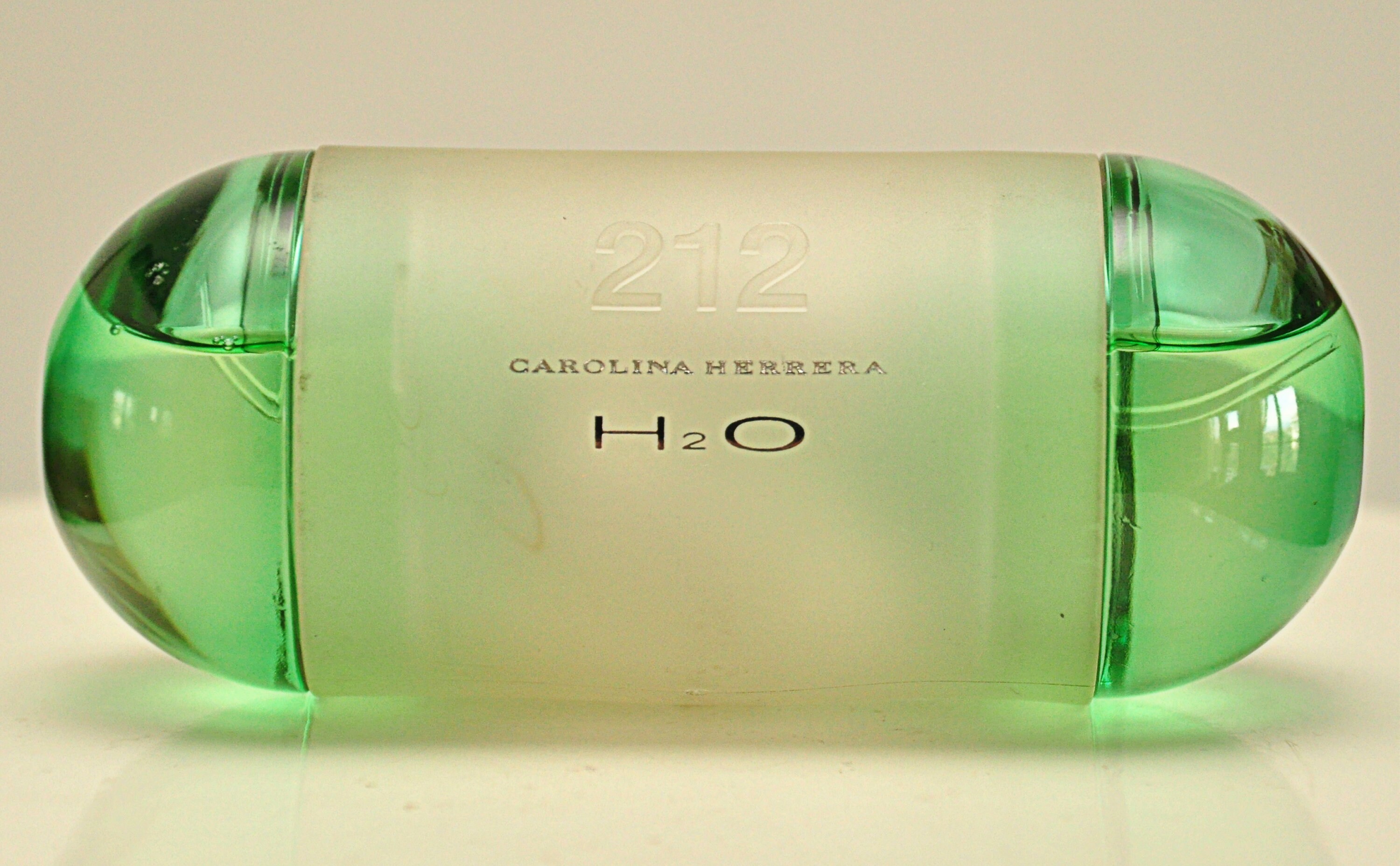 carolina herrera 212 on ice green