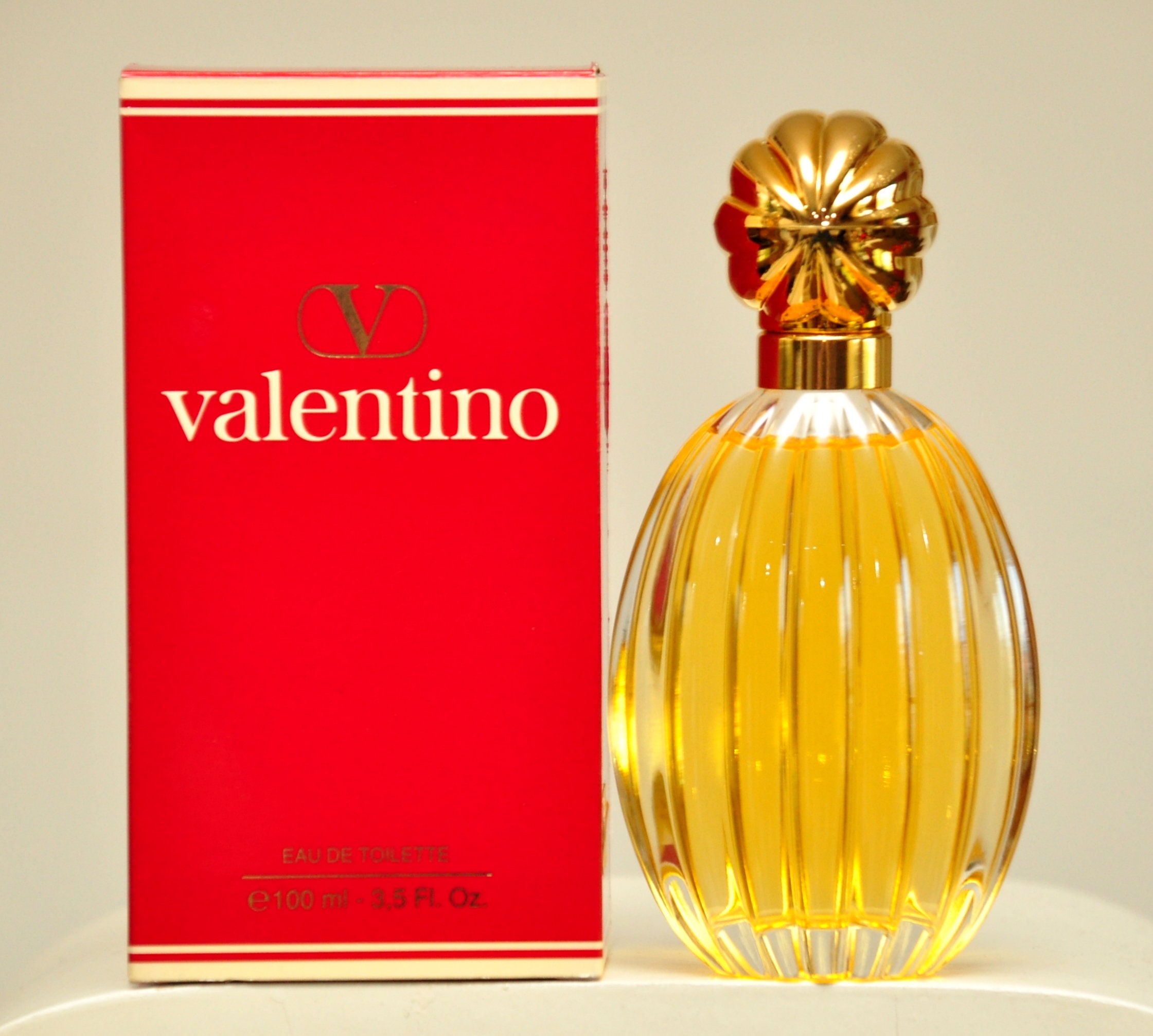 Туалетная вода классика. Valentino Valentino Parfum 1978. Valentino духи Rome женские. Валентино туалетная вода женская красная. Валентино духи пробник.