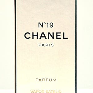Chanel No 19 Parfum by Chanel 7,5ml 1/4 Fl. Oz. Spray Pure Perfume Woman Ultra Rare Vintage 1970 80s Version New Sealed