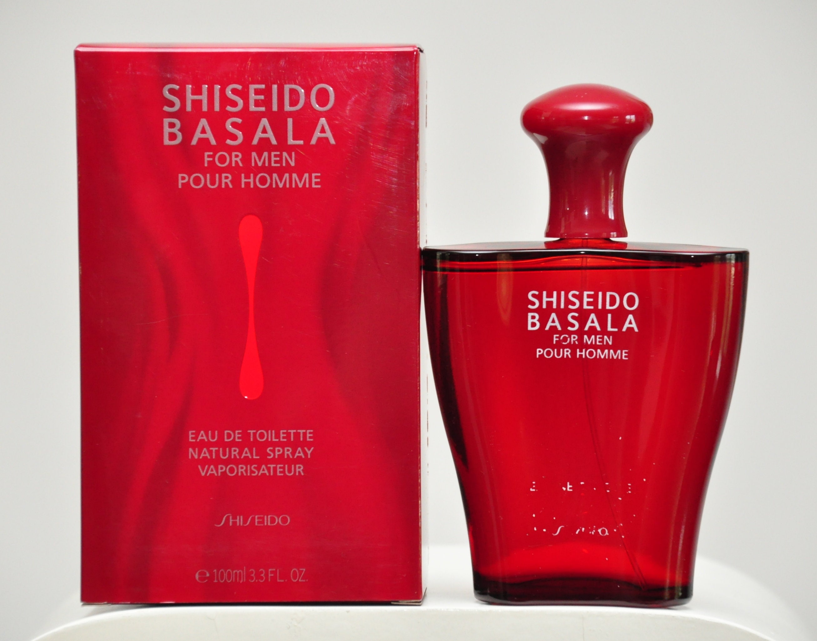 Shiseido парфюм. Шисейдо духи красный флакон. Shiseido Basala мужские духи. Шисейдо увлажняющая красный флакон. Духи Shiseido упаковка.