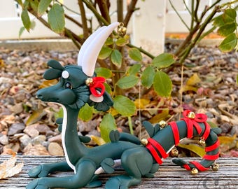 Coronas y cintas de arcilla polimérica con forma de dragón