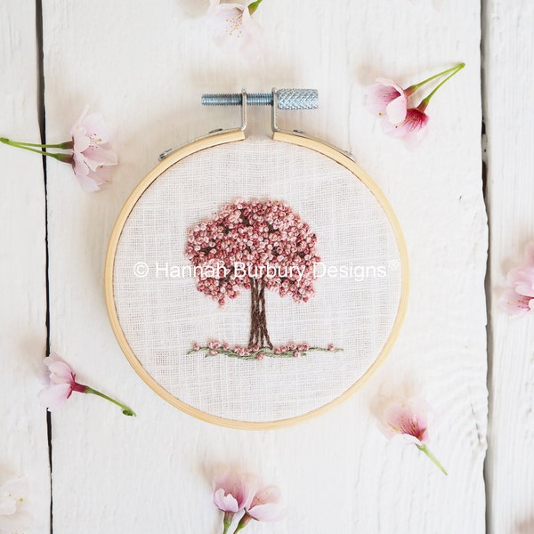 Handborduurpakket Betty van Hannah Burbury Designs® - Blossom Tree - DIY-borduurpakket - DIY-huisdecoratie - Handwerkpakket - handborduurwerk