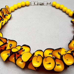 Statement ketting SUNNY DAY - Handgemaakte sieraden - Polymeer klei lichtgewicht ketting Blad ketting Bloemblaadje ketting Cadeau voor haar