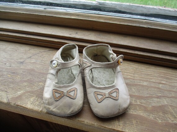 1930's leather Mary Jane toddler shoes, button st… - image 9