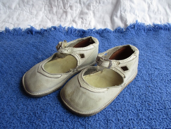 1930's leather Mary Jane toddler shoes, button st… - image 10