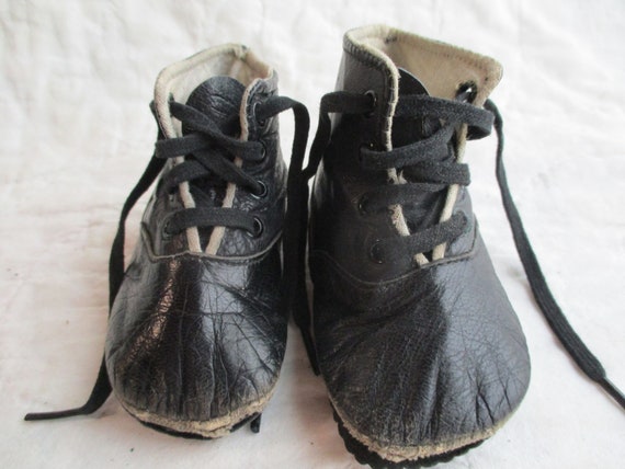 Black leather antique toddler lace-up boots or sh… - image 4