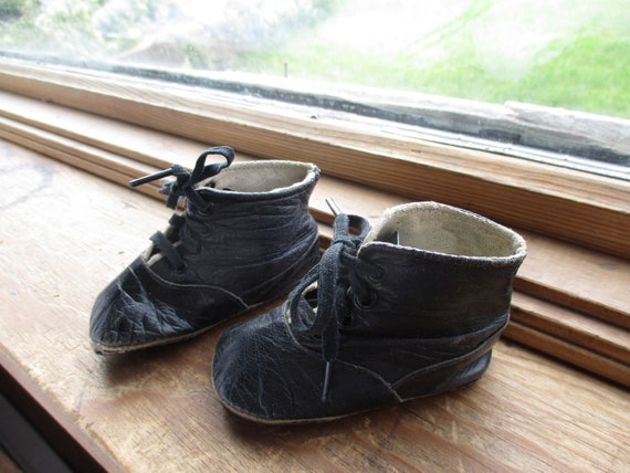 Black leather antique toddler lace-up boots or sh… - image 3