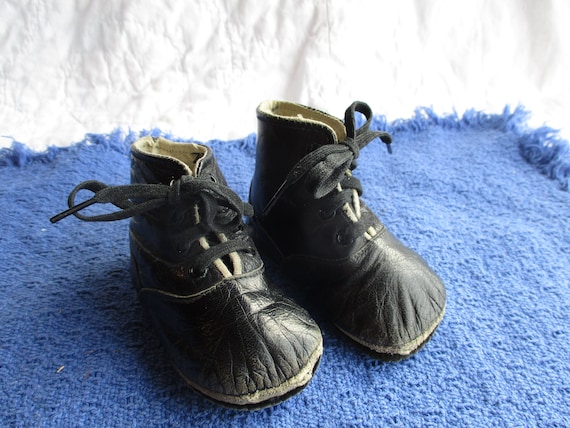 Black leather antique toddler lace-up boots or sh… - image 1