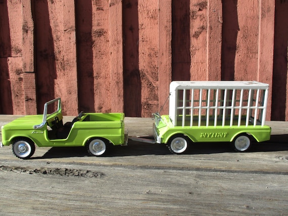 1960's Nylint Safari Jeep, Trailer With Winch and Cage, Lime Green