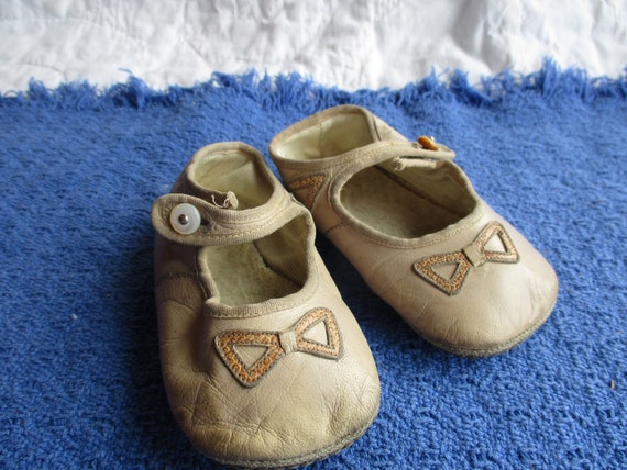 1930's leather Mary Jane toddler shoes, button st… - image 1