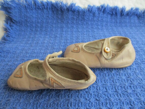 1930's leather Mary Jane toddler shoes, button st… - image 4