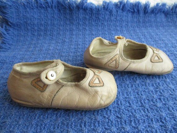 1930's leather Mary Jane toddler shoes, button st… - image 3