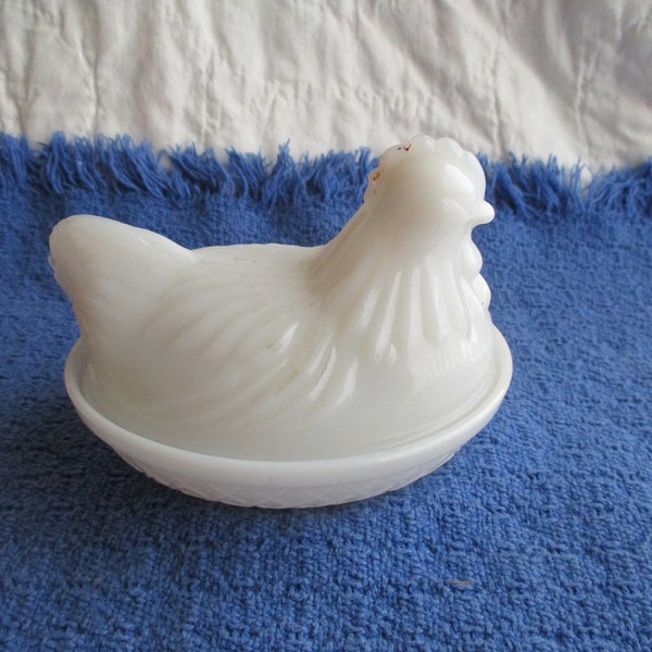 Milk glass hen on nest, Westmoreland