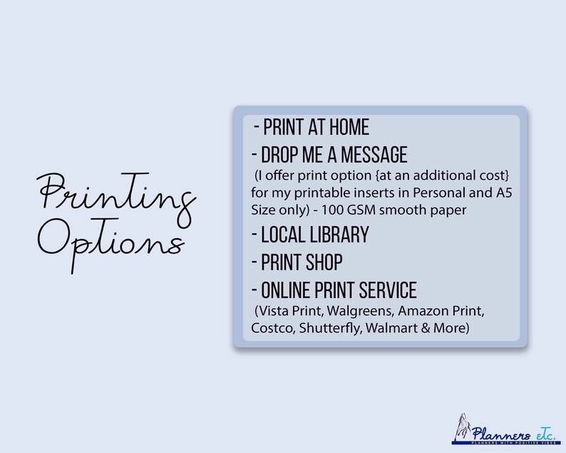K&ouml;nnte beinhalten: Hellblaue Grafik mit den Worten "Printing Options" in Schreibschrift. Eine rechteckige Box listet Druckoptionen auf: Zu Hause drucken, Senden Sie mir eine Nachricht, Lokale Bibliothek, Druckerei und Online-Druckservice.