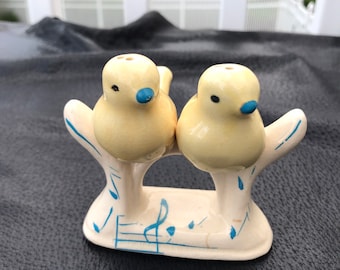 Vintage Old Yellow Birds On A Perch Salt And Pepper Shakers