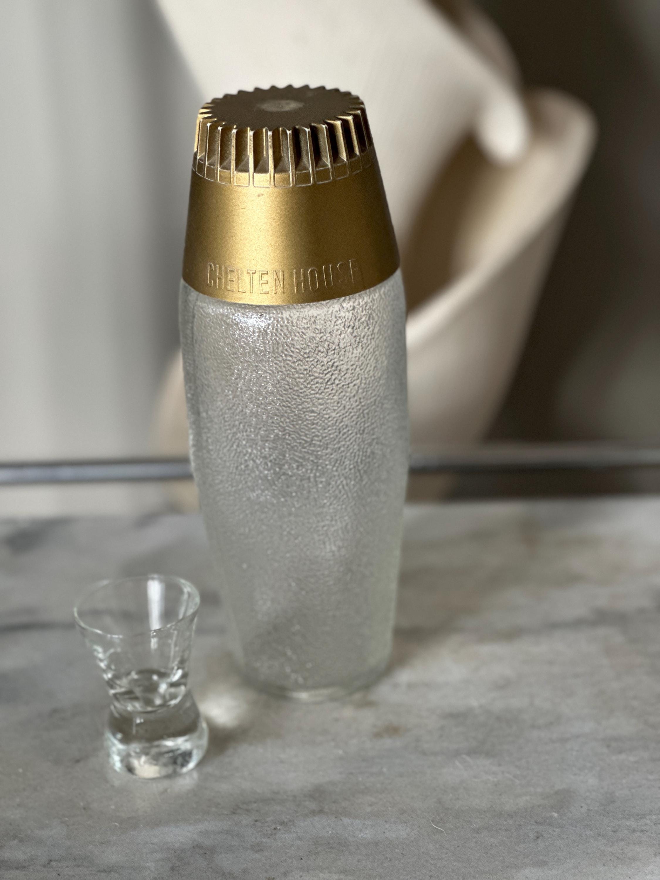 レストレーション　ハードウェア　MCM カクテルシェーカー　Rooster Mid Century Modern Frosted Glass Cocktail Shaker With MCM Shot