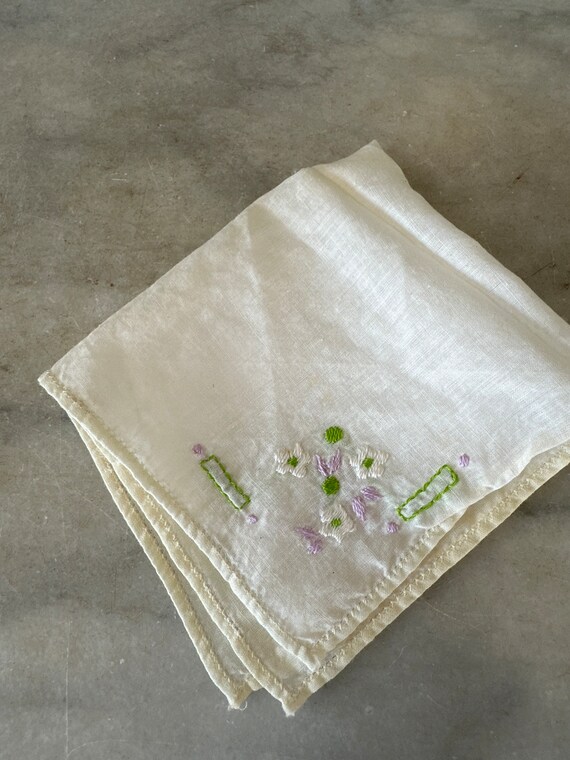 5 Vintage Shabby Chic Linen and Lace Hankies - Go… - image 7