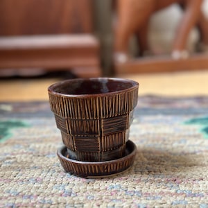 MCCOY vintage 1940’s basket weave brown planter