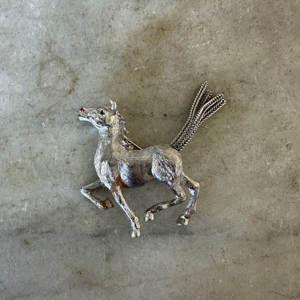 Vintage horse brooch, mustang, bronco, thoroughbred horse pin, silver toned  horse pin horse jewelry, unique chain tail,horse brooch vintage