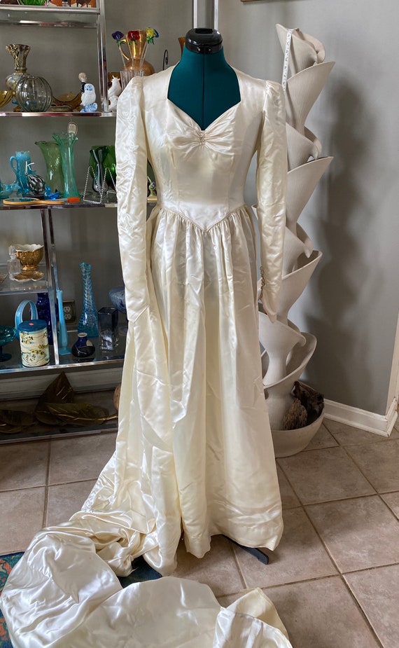 Vintage 1940s Ivory Satin Wedding Gown | Sweetheart N… - Gem